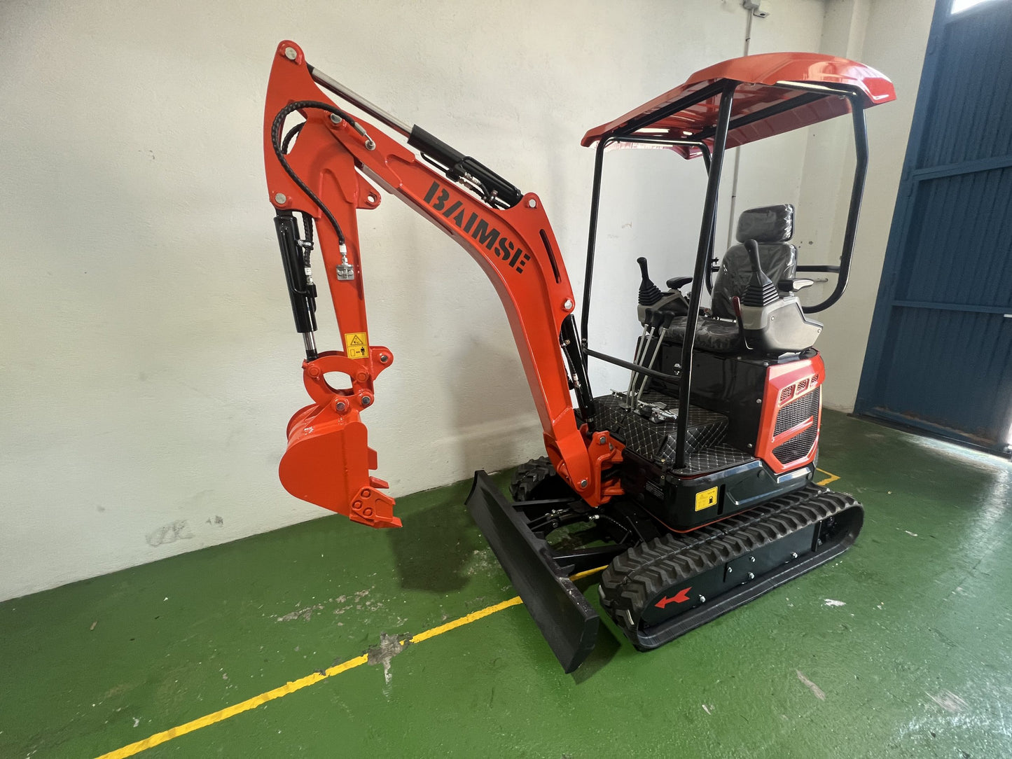 Mini Excavadora Giratoria BAIMSE 1800 kg, Motor Kubota de 3 Cilindros