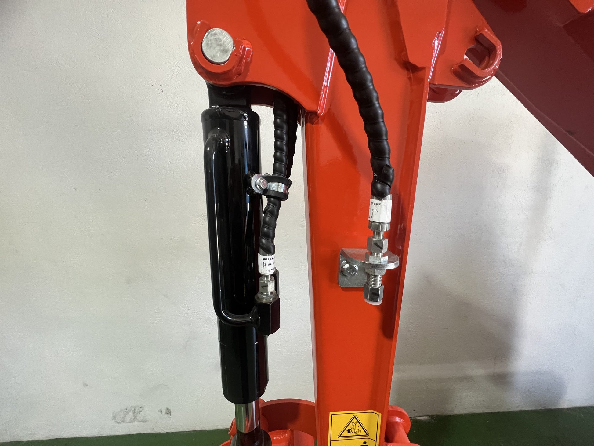 Mini Excavadora Giratoria BAIMSE 1800 kg, Motor Kubota de 3 Cilindros