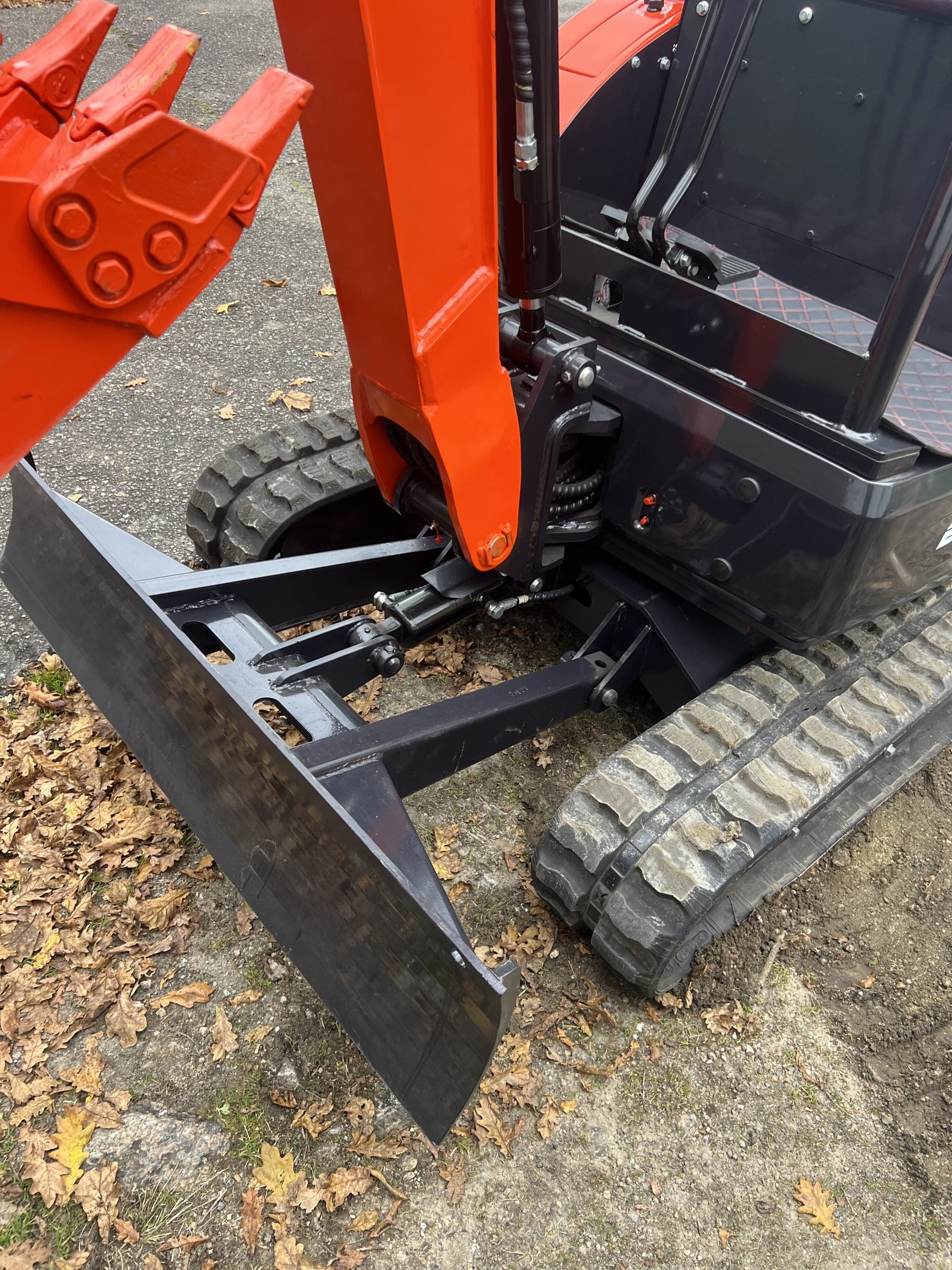 Mini Excavadora Giratoria Baimse 2500 kg, Motor de 3 Cilindros Kubota D1105 | Émeraude-Pelle