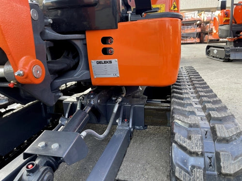 Miniexcavadora compacta 1 ton, motor Kubota 3 cilindros diésel, giro cero